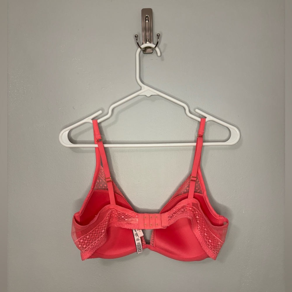 Incredible by Victoria’s Secret Plunge Bra size 38C pink lace lightly lined - Picture 2 of 8